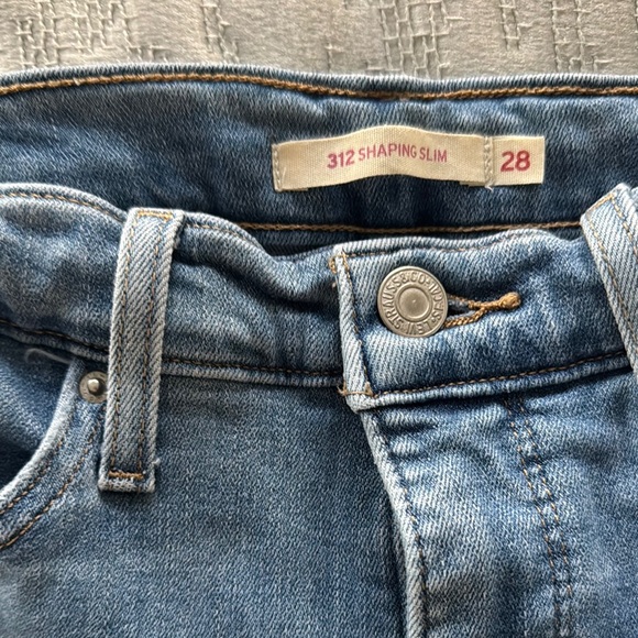 Levi's Blue Straight Leg Jeans with Classic Indigo Wash - Picture 2 of 8